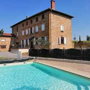 ferme-rnove-en-pierres-dores.hotels-rhonealpes.com/
